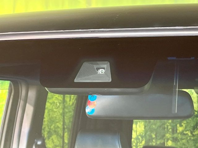 �y�z���_�Z���V���O�z���s���ɑO���̎ԗ�����F�����A�Փ˂������Ȏ��͌x��ƃu���[�L�ŏՓˉ���Ɣ�Q�y�����A�V�X�g�B�����S�Ƀh���C�u�����y���݂��������܂��B