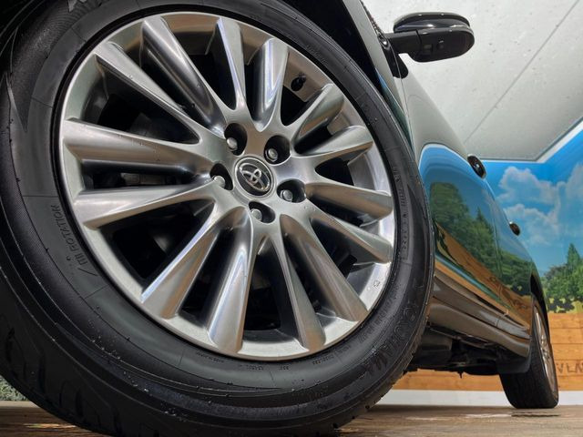 �y����18�C���`�A���~�z�C�[���z�O�ςɃ}�b�`���������A���~�z�C�[���𑕒����Ă���܂��B�e��ЊO�A���~�z�C�[����A�X�^�b�h���X�^�C�����戵�����Ă���܂��B���񂲑��k����������