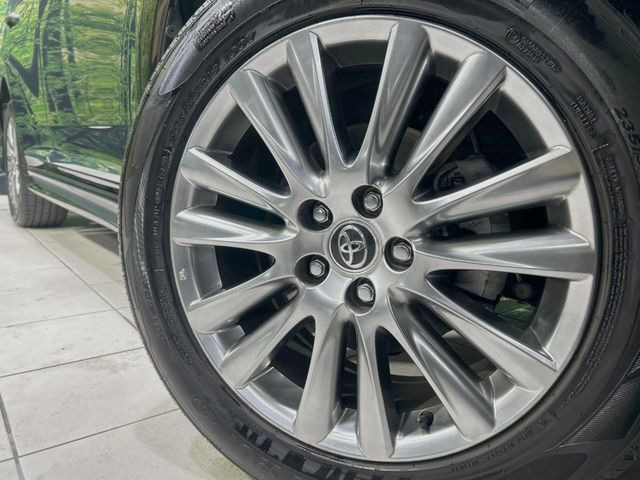 �y����18�C���`�A���~�z�C�[���z�O�ςɃ}�b�`���������A���~�z�C�[���𑕒����Ă���܂��B�e��ЊO�A���~�z�C�[����A�X�^�b�h���X�^�C�����戵�����Ă���܂��B���񂲑��k����������