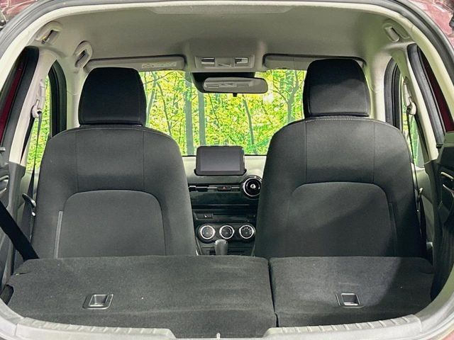 ���i�̂���������ʋ΁A���}���ɏ\���ȉ׎��X�y�[�X���m�ۂ��Ă���܂��B�Z�J���h�V�[�g��|���ƁA�傫�ȉו��̐ύڂ��\�ł���