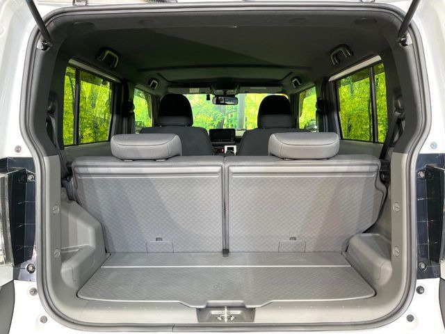 ���i�̂���������ʋ΁A���}���ɏ\���ȉ׎��X�y�[�X���m�ۂ��Ă���܂��B�Z�J���h�V�[�g��|���ƁA�傫�ȉו��̐ύڂ��\�ł���