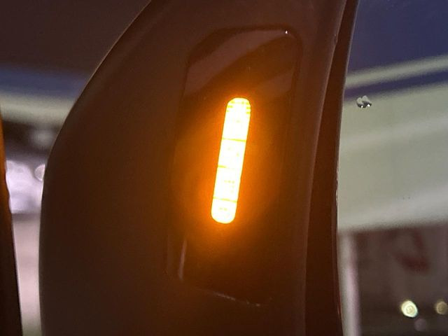 �y�����r�[�N���f�B�e�B�N�V�����z���s���A�h�A�~���[�̎��p�ɂȂ�₷���ӏ��Ɍ㑱�Ԃ��ڋ߂���ƃT�C�h�~���[�t�߂Ɍx����\���A�h���C�o�[�ɒ��ӊ��N�ƁA����̍ۂ̓n���h��������A�V�X�g�����܂��B