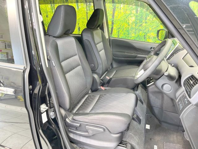 運転席シート廻りは使用感も少なく、良好な状態となっています。丁寧に使われていたことがよくわかりますね。