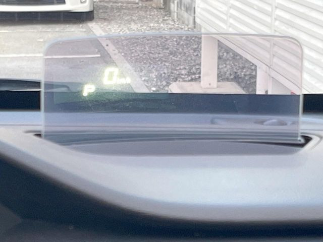 �y�w�b�h�A�b�v�f�B�X�v���C�z���݂̑��x�⑖�s�����f�W�^���\���ŉ^�]�ȑO���̃K���X�ɓ��e!�^�]���A�ڐ������炳���K�v�ȏ����m�F�ł���̂łƂ��Ă��֗��ň��S!