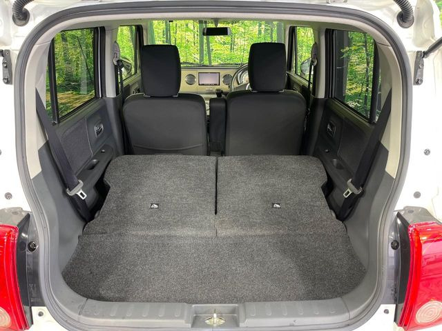 ���i�̂���������ʋ΁A���}���ɏ\���ȉ׎��X�y�[�X���m�ۂ��Ă���܂��B�Z�J���h�V�[�g��|���ƁA�傫�ȉו��̐ύڂ��\�ł���