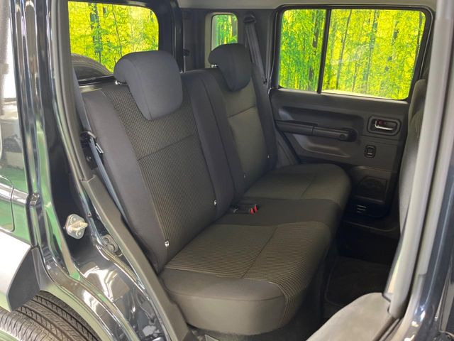 ���i���ȃI���W�i���t���A�}�b�g���I�v�V�����ɂĂ��p�ӂ��Ă���܂��B���D���ȃf�U�C����J���[�����Ԃɍ��킹�đI��ł����������Ƃ��ł��܂���