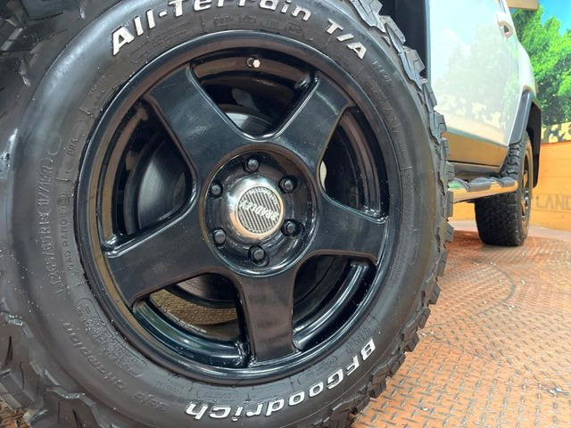 �y18�C���`�A���~�z�C�[���z�O�ςɃ}�b�`�����A���~�z�C�[���𑕒����Ă���܂��B�e��A���~�z�C�[����A�X�^�b�h���X�^�C�����戵�����Ă���܂��B���񂲑��k����������