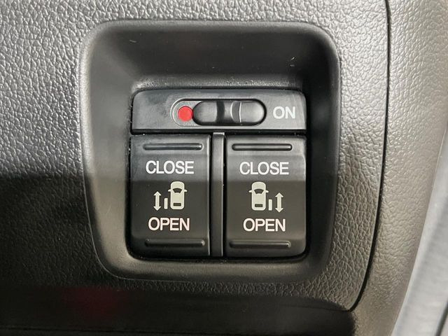 �y�����p���[�X���C�h�h�A�z�X�}�[�g�L�[��^�]�Ȃ̃X�C�b�`�Ō�ȗ����X���C�h�h�A�̊J���\���d��������͂����ăh�A���J����K�v�������A�����Ȃ��q�l�ł��ȒP�ɊJ���߂ł����K�ł���