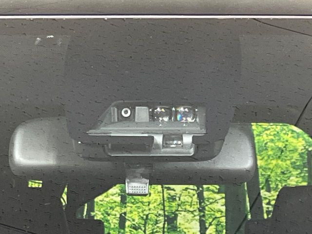 �y�g���^�Z�[�t�e�B�Z���XC�z���s���ɑO���̎ԗ�����F�����A�Փ˂������Ȏ��͌x��ƃu���[�L�ŏՓˉ���Ɣ�Q�y�����A�V�X�g�B�����S�Ƀh���C�u�����y���݂��������܂��B