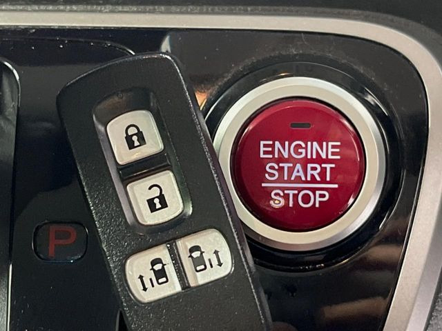 �yHonda�X�}�[�g�L�[�z�J�o����|�P�b�g�ɓ��ꂽ�܂܂ł��h�A�̎{���E�������\�ȃX�}�[�g�L�[�𑕔��B�G���W���̃I���E�I�t�����J�M�����o���K�v����������Ƃ��Ă��֗��ł���