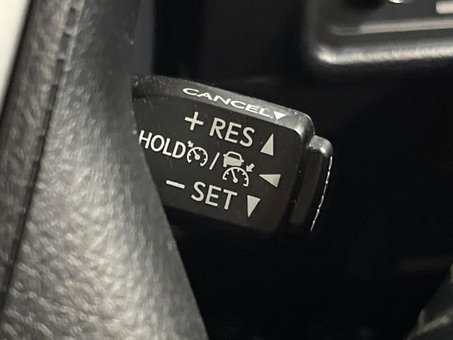 【レーダークルーズコントロール】高速道路での長距離走行が楽に!!自動で速度を保つクルーズコントロールが、衝突軽減システムと連携し、前方の車両を感知して車間を保つように速度調節してくれます!!