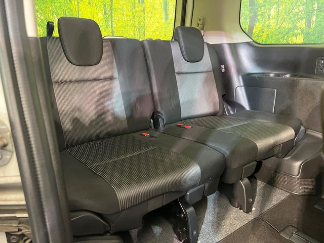 3列目シートはもちろん状態良好☆大人でもゆったりと座って頂けますので、大人数でのお出かけもラクラクです♪ご家族で、気の知れた仲間で、ドライブに行くのが楽しみですね♪