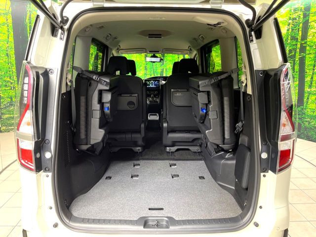 ���i�̂���������ʋ΁A���}���ɏ\���ȉ׎��X�y�[�X���m�ۂ��Ă���܂��B�Z�J���h�V�[�g��|���ƁA�傫�ȉו��̐ύڂ��\�ł���