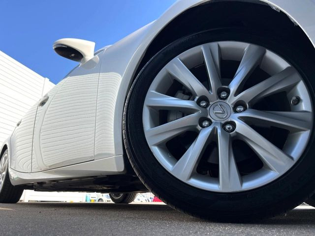 �y���������C���`�A���~�z�C�[���z�O�ςɃ}�b�`���������A���~�z�C�[���𑕒����Ă���܂��B�e��ЊO�A���~�z�C�[����A�X�^�b�h���X�^�C�����戵�����Ă���܂��B���񂲑��k����������