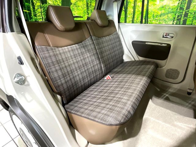 ���i���ȃI���W�i���t���A�}�b�g���I�v�V�����ɂĂ��p�ӂ��Ă���܂��B���D���ȃf�U�C����J���[�����Ԃɍ��킹�đI��ł����������Ƃ��ł��܂���