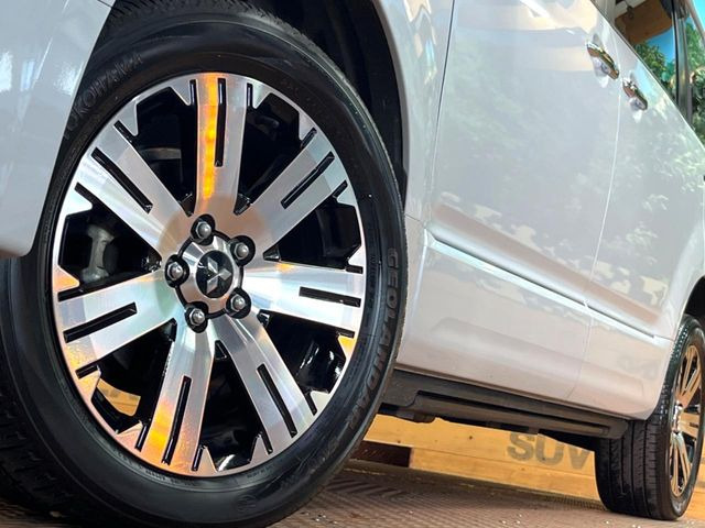 �y����18�C���`�A���~�z�C�[���z�O�ςɃ}�b�`���������A���~�z�C�[���𑕒����Ă���܂��B�e��ЊO�A���~�z�C�[����A�X�^�b�h���X�^�C�����戵�����Ă���܂��B���񂲑��k����������