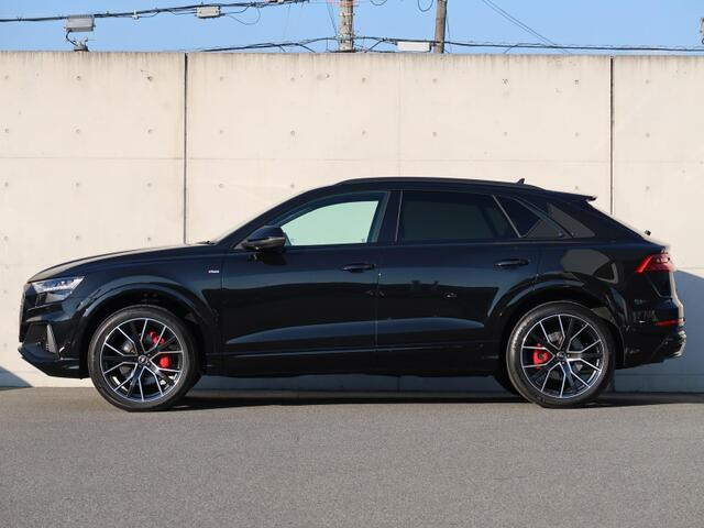 Q855 TFSI クワトロ Sライン 4WD