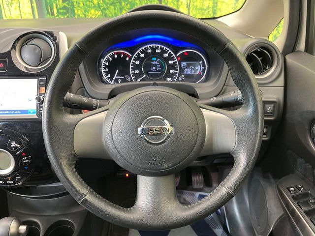 �y�����v�����X�e�A�����O�z�㎿�Ȋv���g�p���邱�ƂŁA��ɂ����������݂ƂĂ��^�]���₷���n���h���ł���