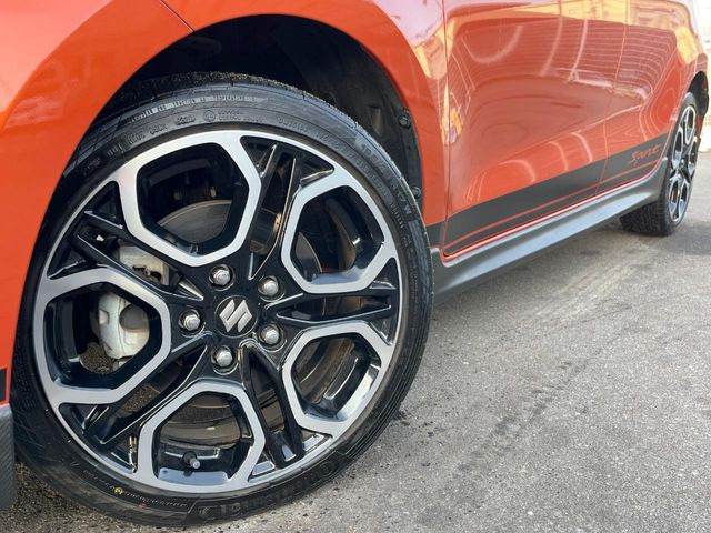 �y����17�C���`�A���~�z�C�[���z�O�ςɃ}�b�`���������A���~�z�C�[���𑕒����Ă���܂��B�e��ЊO�A���~�z�C�[����A�X�^�b�h���X�^�C�����戵�����Ă���܂��B���񂲑��k����������