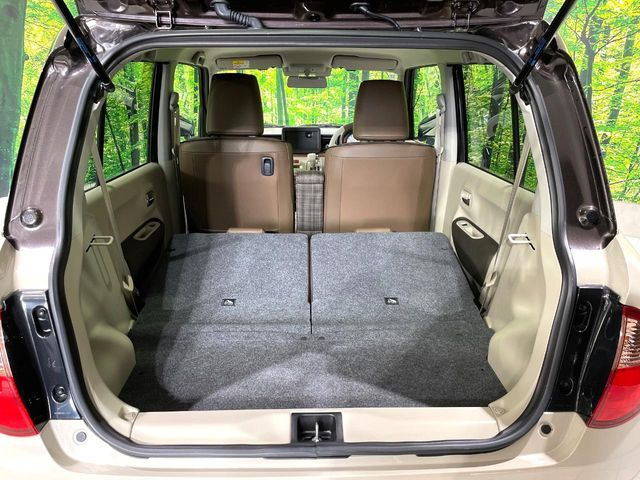 ���i�̂���������ʋ΁A���}���ɏ\���ȉ׎��X�y�[�X���m�ۂ��Ă���܂��B�Z�J���h�V�[�g��|���ƁA�傫�ȉו��̐ύڂ��\�ł���