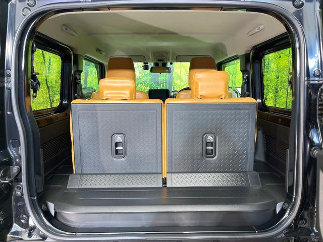 ���i�̂���������ʋ΁A���}���ɏ\���ȉ׎��X�y�[�X���m�ۂ��Ă���܂��B�Z�J���h�V�[�g��|���ƁA�傫�ȉו��̐ύڂ��\�ł���