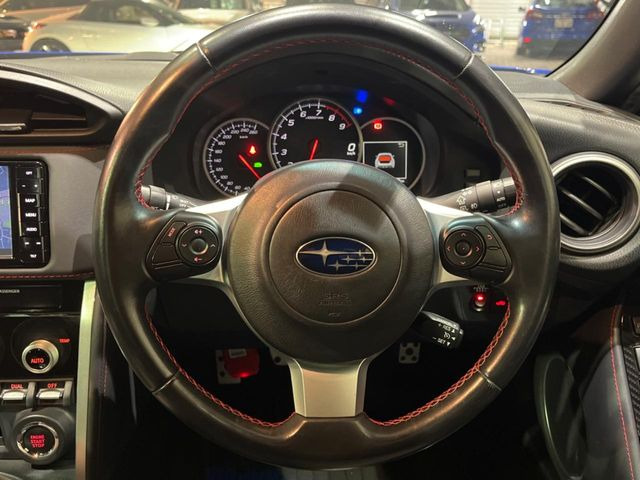 �y�����v�����X�e�A�����O�z�㎿�Ȋv���g�p���邱�ƂŁA��ɂ����������݂ƂĂ��^�]���₷���n���h���ł���