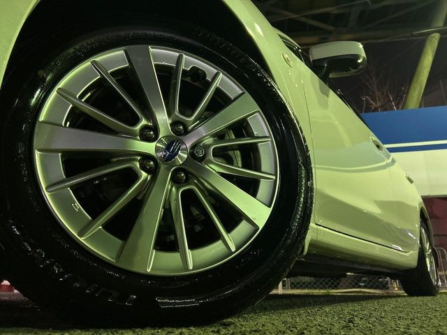 �y����16�C���`�A���~�z�C�[���z�O�ςɃ}�b�`���������A���~�z�C�[���𑕒����Ă���܂��B�e��ЊO�A���~�z�C�[����A�X�^�b�h���X�^�C�����戵�����Ă���܂��B���񂲑��k����������