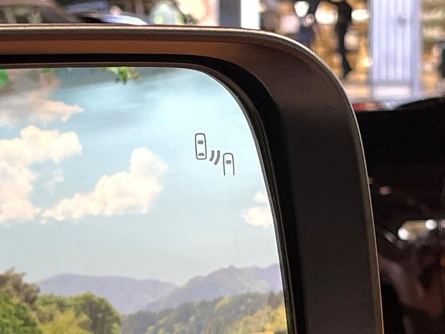 �y�u���C���h�X�|�b�g���[�j���O�z���s���A�h�A�~���[�̎��p�ɂȂ�₷���ӏ��Ɍ㑱�Ԃ��ڋ߂���ƃT�C�h�~���[�t�߂Ɍx����\���A�h���C�o�[�ɒ��ӊ��N�����Ă���܂��B