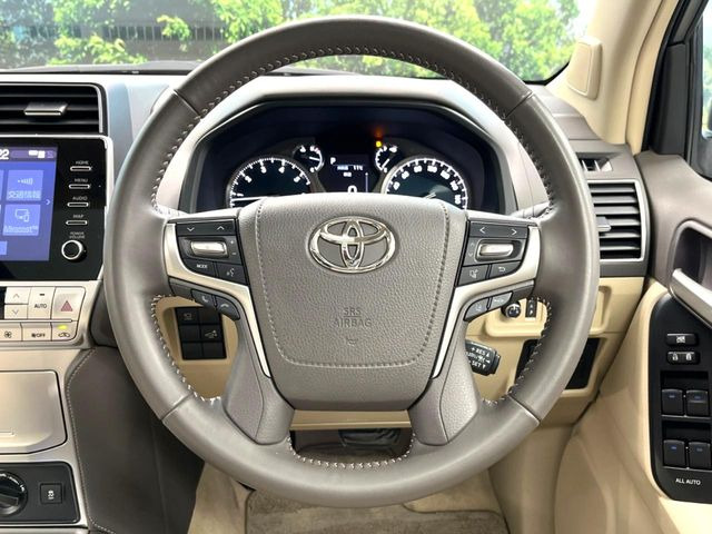 【ステアリングスイッチ】運転中、前方から目線をそらすことなく、オーディオ等の操作が可能な便利機能!安心&快適なドライブを演出してくれます♪