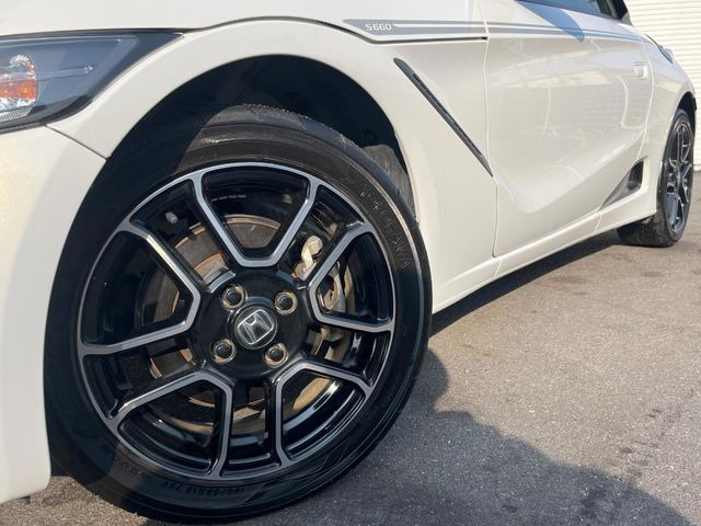 �y����15�C���`�A���~�z�C�[���z�O�ςɃ}�b�`���������A���~�z�C�[���𑕒����Ă���܂��B�e��ЊO�A���~�z�C�[����A�X�^�b�h���X�^�C�����戵�����Ă���܂��B���񂲑��k����������