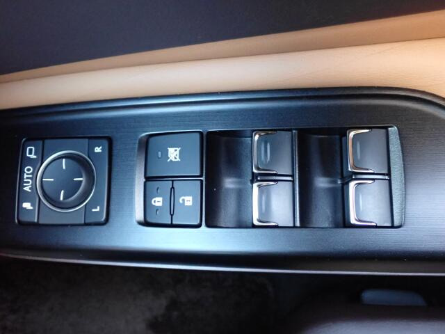 �d���i�[���h�A�~���[�E�p���[�E�B���h�E�������Ă��܂��B