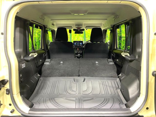 ���i�̂���������ʋ΁A���}���ɏ\���ȉ׎��X�y�[�X���m�ۂ��Ă���܂��B�Z�J���h�V�[�g��|���ƁA�傫�ȉו��̐ύڂ��\�ł���