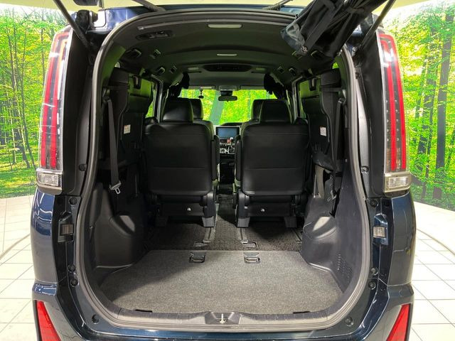 ���i�̂���������ʋ΁A���}���ɏ\���ȉ׎��X�y�[�X���m�ۂ��Ă���܂��B�Z�J���h�V�[�g��|���ƁA�傫�ȉו��̐ύڂ��\�ł���