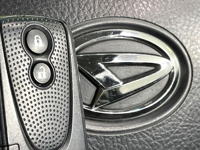 �y�L�[�t���[�V�X�e���z�J�o����|�P�b�g�ɓ��ꂽ�܂܂ł��h�A�̎{���E�������\�ȃX�}�[�g�L�[�𑕔��B�G���W���̃I���E�I�t�����J�M�����o���K�v����������Ƃ��Ă��֗��ł���