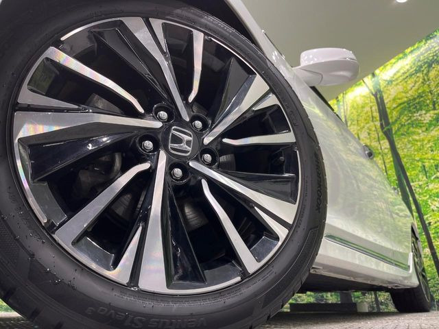 �y����18�C���`�A���~�z�C�[���z�O�ςɃ}�b�`���������A���~�z�C�[���𑕒����Ă���܂��B�e��ЊO�A���~�z�C�[����A�X�^�b�h���X�^�C�����戵�����Ă���܂��B���񂲑��k����������