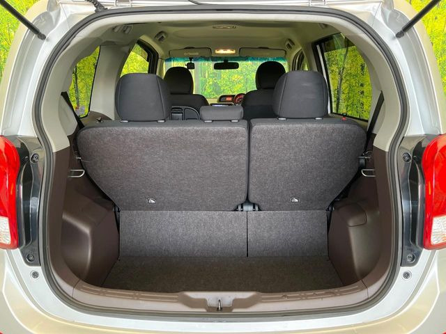 ���i�̂���������ʋ΁A���}���ɏ\���ȉ׎��X�y�[�X���m�ۂ��Ă���܂��B�Z�J���h�V�[�g��|���ƁA�傫�ȉו��̐ύڂ��\�ł���