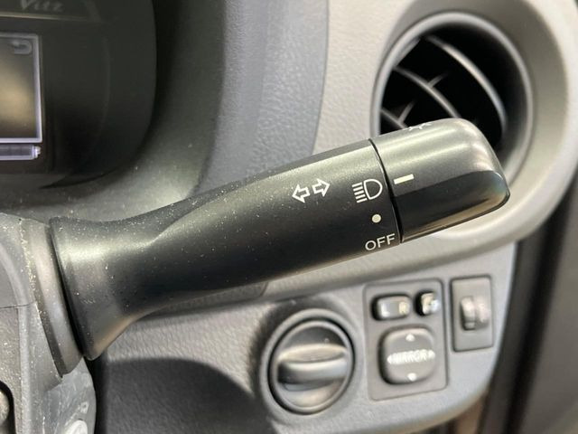 �y�d���i�[�~���[�z�T�C�h�~���[�͓d���i�[���ƂȂ��Ă���A�������ԏ�ł��L�Y�������X�N��}�����܂��B