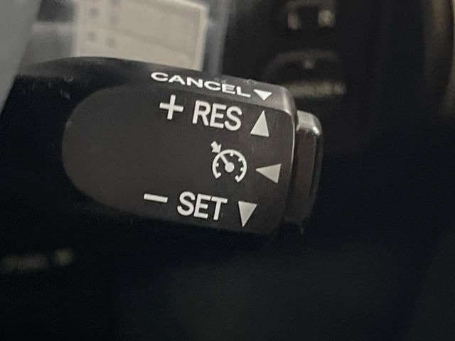 �y�N���[�Y�R���g���[���z�������H�����N���N���s�B�A�N�Z���𗣂��Ă���葬�x�ő��s���ł��A�������^�]���̕��S���y��!�����E�������ȒP�ȃX�C�b�`����Œ����ł��܂��B