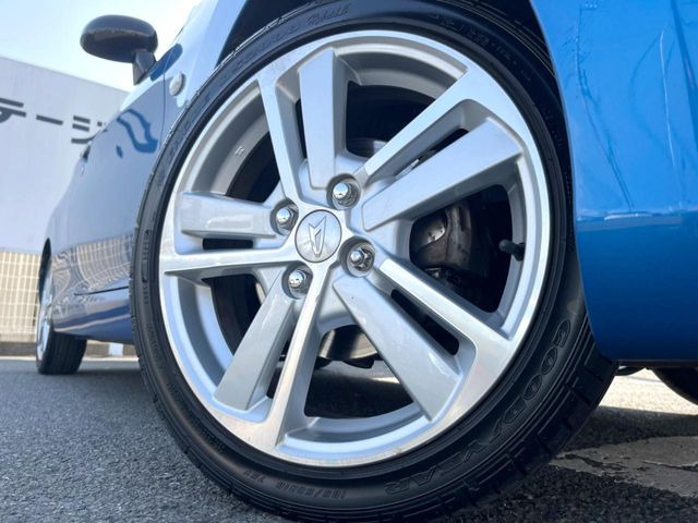 �y����16�C���`�A���~�z�C�[���z�O�ςɃ}�b�`���������A���~�z�C�[���𑕒����Ă���܂��B�e��ЊO�A���~�z�C�[����A�X�^�b�h���X�^�C�����戵�����Ă���܂��B���񂲑��k����������