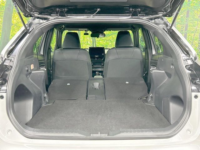 ���i�̂���������ʋ΁A���}���ɏ\���ȉ׎��X�y�[�X���m�ۂ��Ă���܂��B�Z�J���h�V�[�g��|���ƁA�傫�ȉו��̐ύڂ��\�ł���