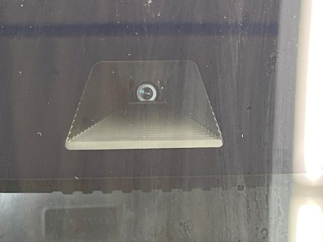 �y�z���_�Z���V���O�z���s���ɑO���̎ԗ�����F�����A�Փ˂������Ȏ��͌x��ƃu���[�L�ŏՓˉ���Ɣ�Q�y�����A�V�X�g�B�����S�Ƀh���C�u�����y���݂��������܂��B