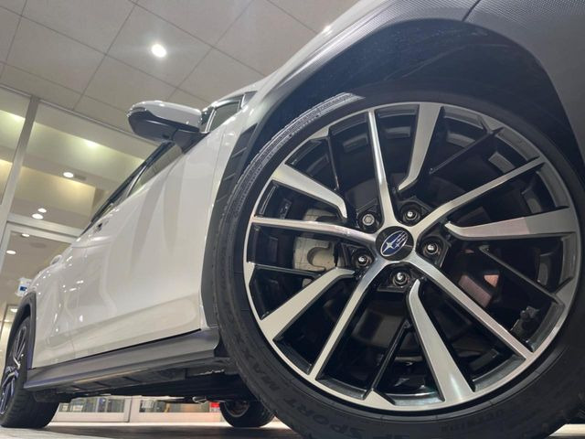 �y����18�C���`�A���~�z�C�[���z�O�ςɃ}�b�`���������A���~�z�C�[���𑕒����Ă���܂��B�e��ЊO�A���~�z�C�[����A�X�^�b�h���X�^�C�����戵�����Ă���܂��B���񂲑��k����������