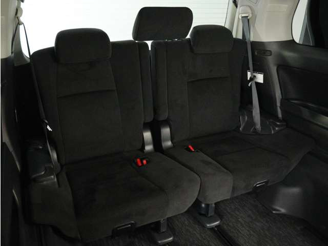 サードシートも広々とした空間をご用意しております!シートアレンジにて、快適スペースを作ることも可能となっております!アレンジパターンも豊富で、様々なシーンにご利用いただけます!