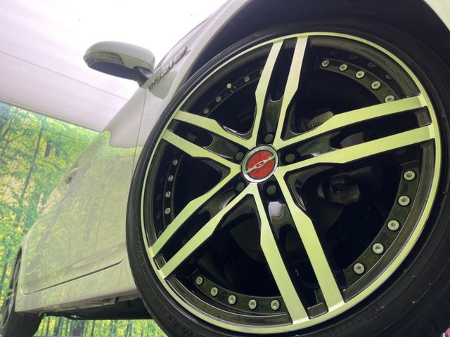 �y18�C���`�A���~�z�C�[���z�O�ςɃ}�b�`�����A���~�z�C�[���𑕒����Ă���܂��B�e��A���~�z�C�[����A�X�^�b�h���X�^�C�����戵�����Ă���܂��B���񂲑��k����������