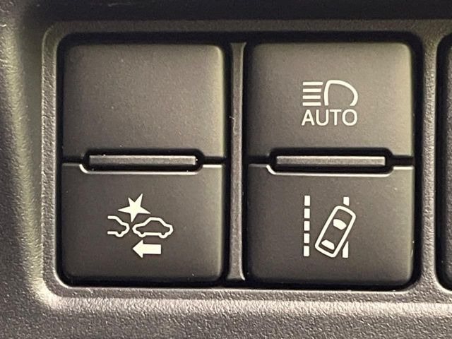 �y�g���^�Z�[�t�e�B�Z���X�z���s���ɑO���̎ԗ�����F�����A�Փ˂������Ȏ��͌x��ƃu���[�L�ŏՓˉ���Ɣ�Q�y�����A�V�X�g�B�����S�Ƀh���C�u�����y���݂��������܂��B