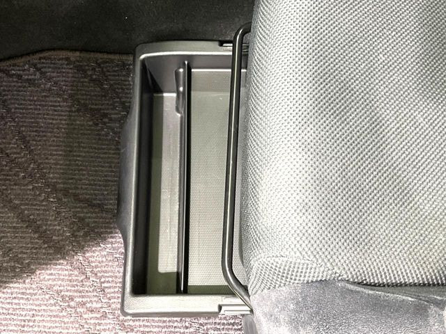 �y�V�[�g�A���_�[�g���[�z�V�[�g�̉��ɑ�e�ʂ̎��[�X�y�[�X��������Ă���A�C���ԃO�b�Y�ȂǁA�O���猩��ꂽ���Ȃ����̂�����������[�ł��ĕ֗�!