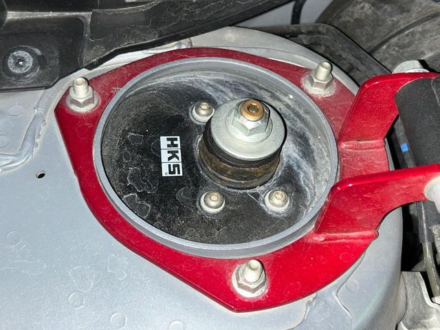 �yHKS���ԍ����z�ԍ����Ⴍ�Ȃ�A�X�^�C���b�V���Ȍ����ڂƂȂ��Ă���܂��B�ԗ��̏d�S�������鎖�ŁA���s���̈��萫�����サ�܂���