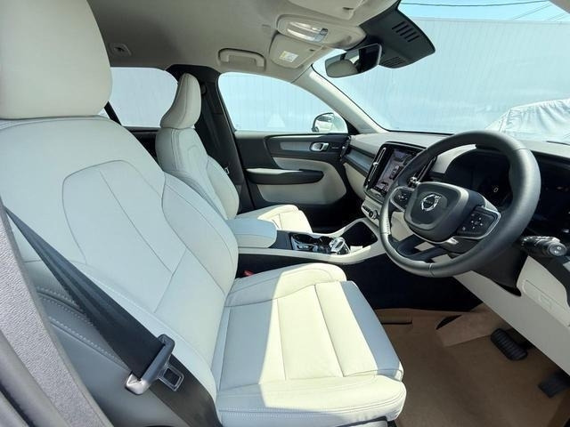 XC40ウルトラ B4 AWD 4WD