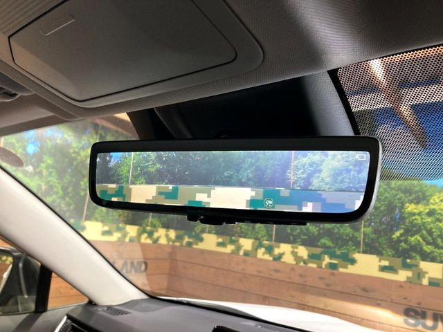 【デジタルインナーミラー】カメラが撮影した車両後方の映像をルームミラー内に表示。クリアな視界で状況の確認が可能です!※ドラレコ機能ご利用には別途SDカードをご用意いただく場合があります。