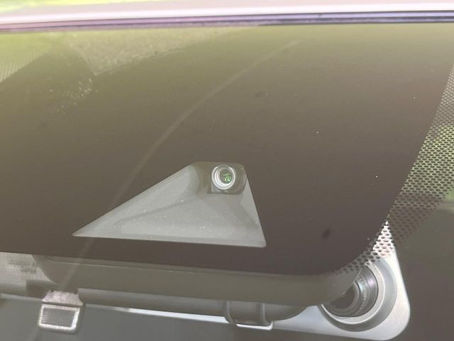 �y�C���e���W�F���g�G�}�[�W�F���V�[�u���[�L�z�t�����g�J�����őO���̎ԗ�����s�҂����m�B�Փ˂������Ȏ��͏Փ˔�Q�y���u���[�L���쓮�A�Փˉ�����T�|�[�g�B�����S�Ƀh���C�u�����y���݂��������܂��B